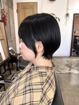 ヴィップルーム(viproom) ツヤ髪スタイルニュアンスカラーショートボブセンターパート