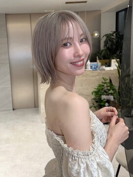 ミズチャーム(Ms.CHARM) 外ハネボブ/ミルクティーベージュ/顔周りカット/2ブリーチ/前髪