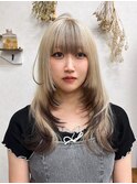 ホワイトベージュ　デザイン　レイヤー