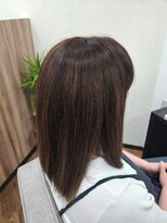 ヒビ(hibi)&nbsp;ツヤ感ストレートの大人ミディ