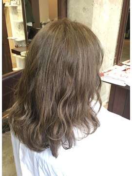 キー(key) ニュアンスベージュ