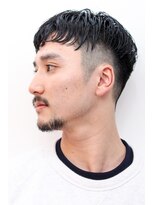 メリケンバーバーショップ コウベ(MERICAN BARBERSHOP KOBE)&nbsp;ツーブロックフェードぱっつんネープレスショート