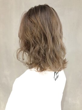 アイティー バイ アルバム 浦和店(IT by ALBUM) ホワイトブロンドベージュ_セミウェットウェーブ_ba250921