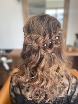 チョキチョキヤサン(ChokiChokiyasan) あみこみふわふわハーフアップ