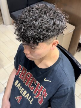 グルーマーズトウキョウ(GROOMER/S TOKYO) 【HOMME HAIR 稲田】 スペインカール フェード スタイル
