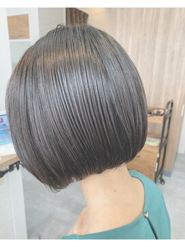 セム(sem) ワンレンボブ =髪イヤリングカラー 車めショートボブ