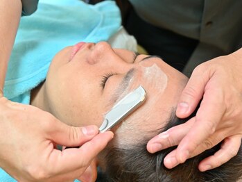 ヘア ドゥース(Hair Douce)の写真/自分では上手くいかないお手入れもプロにお任せ◎第一印象を決める眉やひげを整えて清潔感・好感度UP！