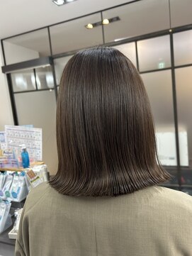 ノーム バイ アウラ(norm. by aura) オリーブベージュ　透明感カラー　切りっぱなしボブ