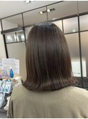 オリーブベージュ 透明感カラー 切りっぱなしボブ