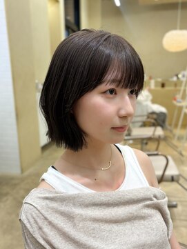 スニュウ(snuw) (snuw_hotaru)切りっぱなしボブくびれヘアグレージュオリーブ