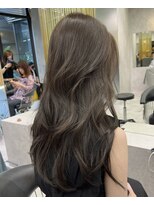 シティ(CITY)&nbsp;透明感たっぷりグレージュ　艶髪　レイヤーカット