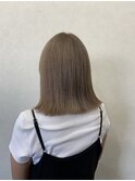 くすみベージュ×外ハネボブ