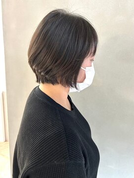 フェアリーテール 高坂店 前下がりショートボブ