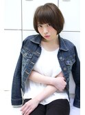 丸顔さんに似合わせるグラデーションONレイヤーのアッシュボブ