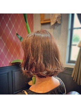 サロンドクロエ(Salon de Chloe) 切りっぱなしボブ 外ハネ