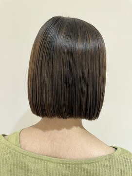 カルゥグラッシー(KALOU glassi) オシャレ大人女性☆切りっぱなしボブ