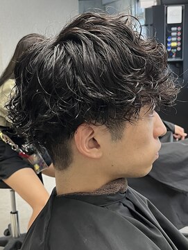 フイ 代々木(Hui) メンズ/アップバング/ツーブロックマッシュ/束感ショート波巻き