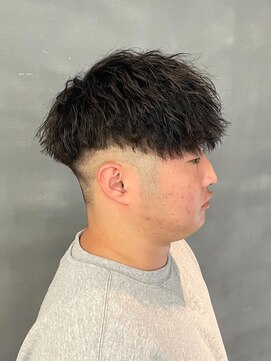 バース バイ ハピネス(BIRTH by happiness) フェードマッシュ　縦落ちツイストスパイラルパーマ