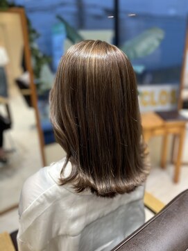 美容室 パルス 静岡鷹匠店(PALS) デザインカラー 外ハネ 韓国風 くびれミディアム