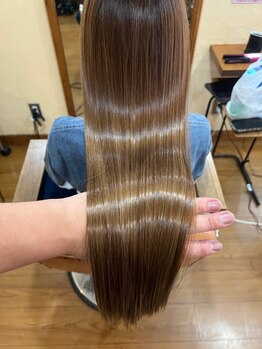 アールズ ヘアー(R s hair)の写真/髪のダメージを補修し指通りなめらかな美髮へ導きます。思わず触れたくなるような貴女史上最高のツヤ髪に…