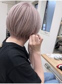 ショートヘア/ホワイトカラー/ハイトーンカラー