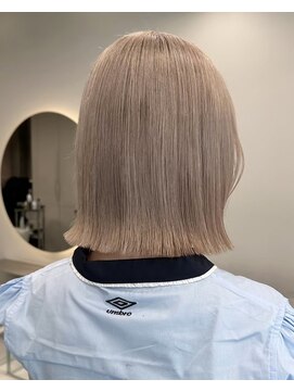 ソル ジングウマエ(SOL JINGUMAE) 原宿切りっぱなしミディアムボブハイトーンケアブリーチカラー◆