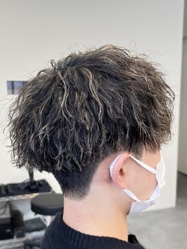 バース 梅田中崎町店(BIRTH) ハイライトセンターパートメッシュダブルカラーツーブロック