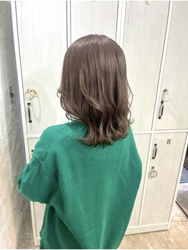 くすみベージュカラー