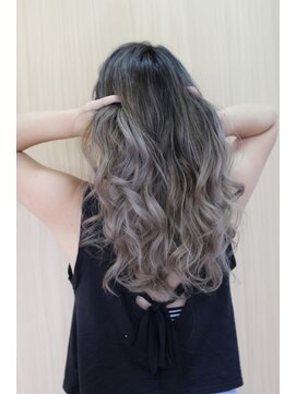 ヘアアンドスパピノキオ(HAIR&SPA PINOKIO) プラチナアッシュグラデ☆