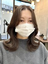 ザシー オモテサンドウ(The C)&nbsp;くびれミディアム　チャコールグレー　かきあげ前髪