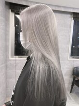 《*今トレンドのホワイトベージュ*》ケアブリーチで作るベージュダブルカラーで、ダメージレスに◎[池袋]