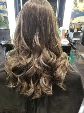 フルショウ 梅田(FURUSHO) グレーブラウンハイレイヤーカットエアウェーブパーマ