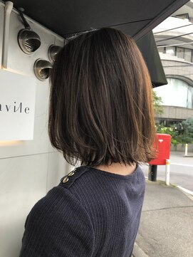 ネイヴィル(navile) オリーブベージュ×外ハネボブ