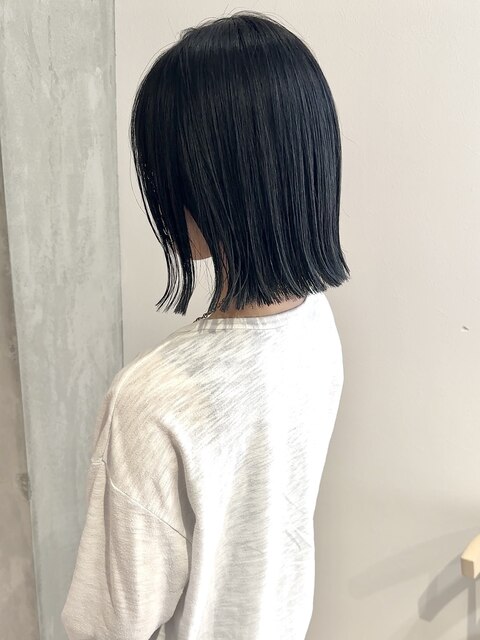 【YOKE】黒髪暗髪就活ヘアッシュグレージュカラーぱっつんボブ