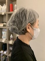 キミドリ(KIMIDORI) ふんわりボリュームグレイヘアパーマ【恵比寿KIMIDORI】