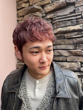 シェノン(Chainon) 個性を活かしたウルフカット×ピンクオレンジ