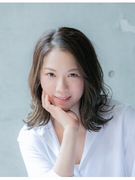 ローグ(Looog) 「Looog*」「前田美月」ハイライト×オリーブカラー