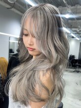 ジゼル(GiseL) バレイヤージュ　シルバー　グレー　外国人風