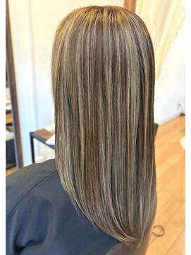 バハリ(Bahari) ベージュ系ハイライト