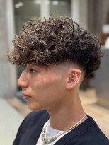 フィフス 天神大名(fifth)&nbsp;天神大名スペインカールツイストパーマフェードフリンジカット