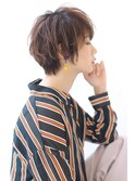 ことりベージュネイビーカラー毛先パーマ小顔ワンサイドショート