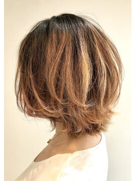 キー ヘアーアンドビューティーサロン(Kii hair&beauty salon) ハイライトで立体感を出したクールな外ハネスタイル