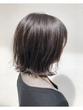 モルニ(MORNI) アッシュグレー_マロンベージュ Aラインボブ かきあげ