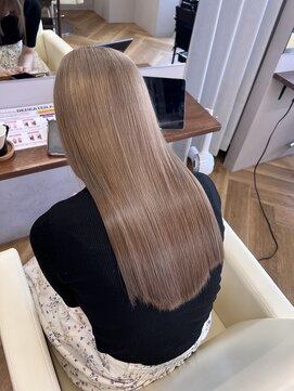 シカ 神戸三宮元町店(Cica) ロイヤルミルクティー ベージュ ハイトーン ブリーチ 艶 三宮