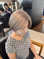 トレス(TRESS)&nbsp;ハイトーンベージュ　内巻きボブ　ケアブリーチ　シアーカラー