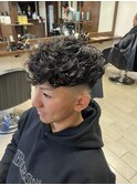 【GROOMER/S 佐藤】 スペインカール スキンフェード スタイル