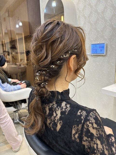 パーティーヘアセット金箔編みおろしスタイル