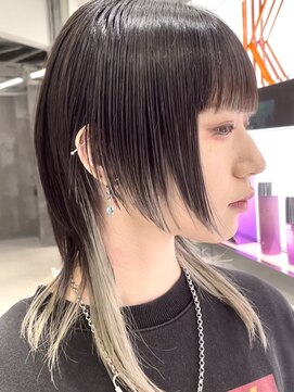 ピークアブー 原宿ハラカド(PEEK-A-BOO) シャープでエッジを効かせたウルフレイヤー