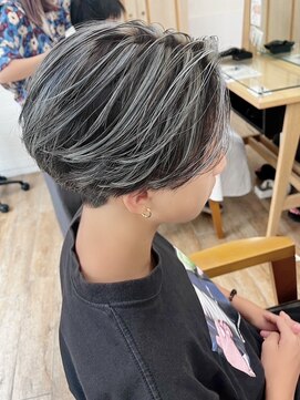 ネオリーブ クーロ メゾン 横浜(Neolive curro Maison) 筋感メンズハイライト×センターパート　ダークアッシュ