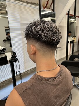 フライ 東通り店(Frei) シルバー極道パーマ